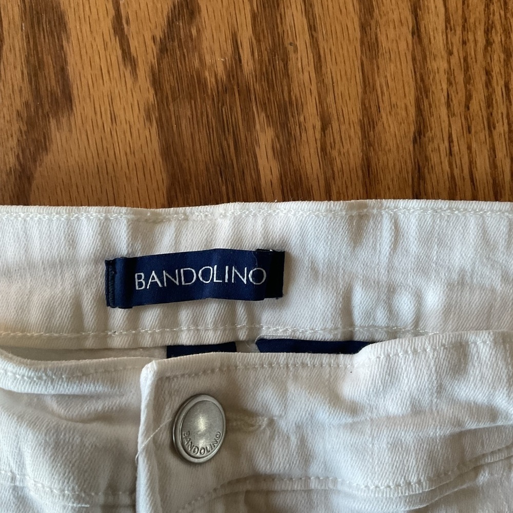 Bandolino Mandie Elegant White Women's Shorts. Size 16 - Picture 4 of 5